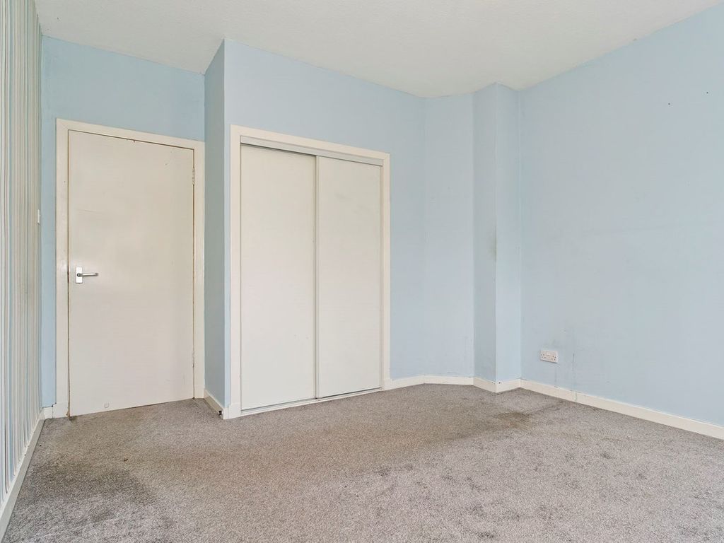 2 bed flat for sale in Loganlea Road, Edinburgh EH7, £140,000