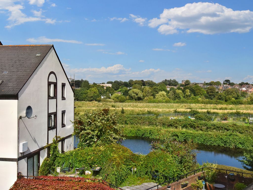 3 bed penthouse for sale in Water Lane, Exeter EX2, £250,000