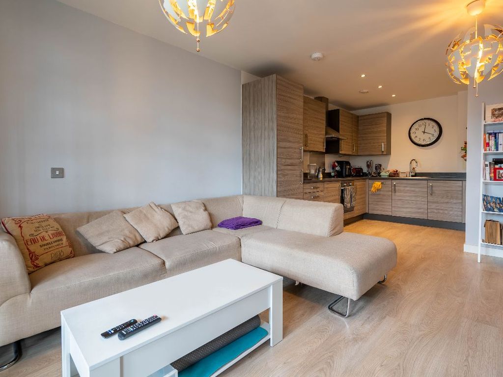 2 bed flat for sale in Wise Road, Stratford E15, £152,000