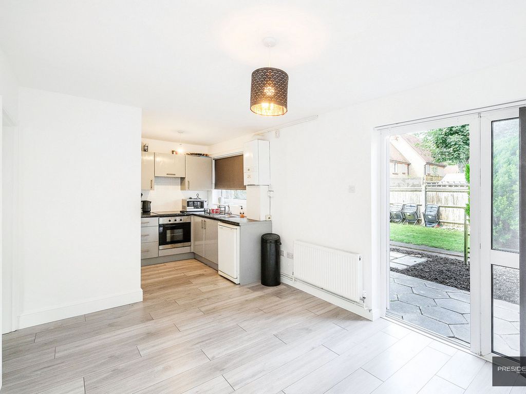 1 bed flat for sale in Romeland, Waltham Abbey EN9, £190,000