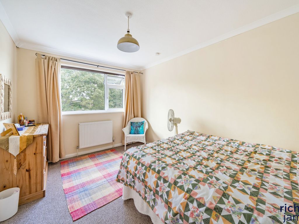 3 bed terraced house for sale in Islandsmead, Swindon, Wiltshire SN3, £200,000