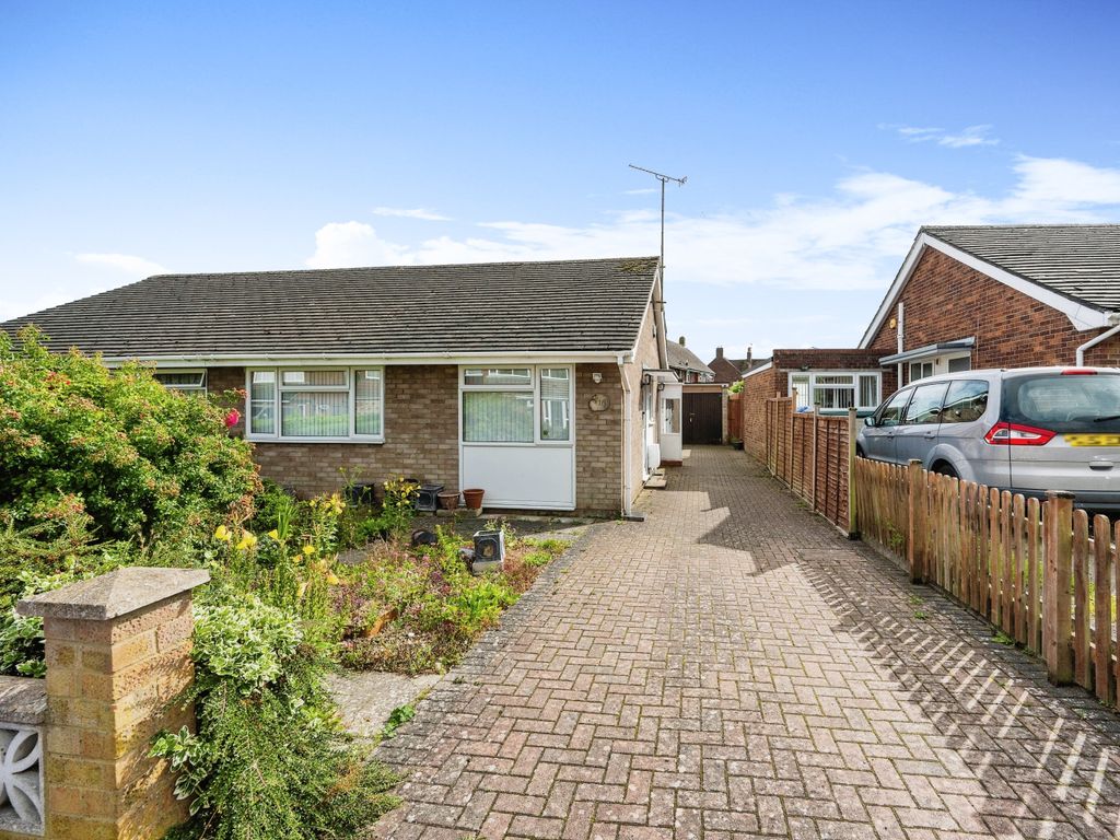 2 bed bungalow for sale in High View, Deanshanger, Milton Keynes MK19, £290,000