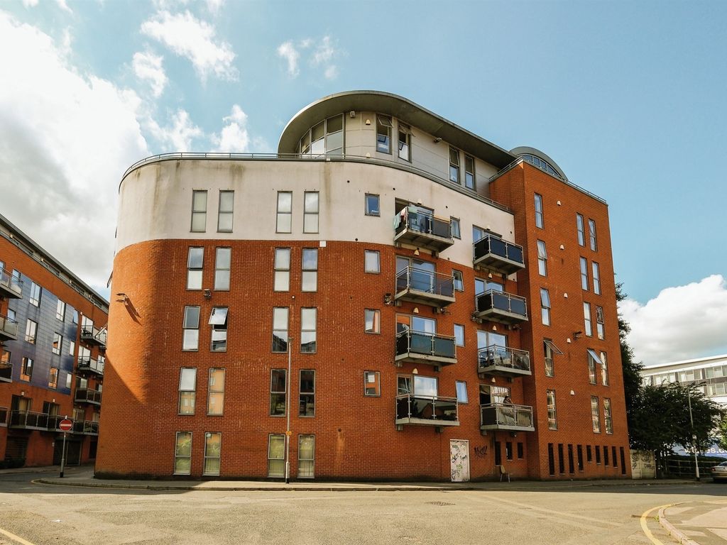 2 bed flat for sale in Millwright Street, Leeds LS2, £140,000
