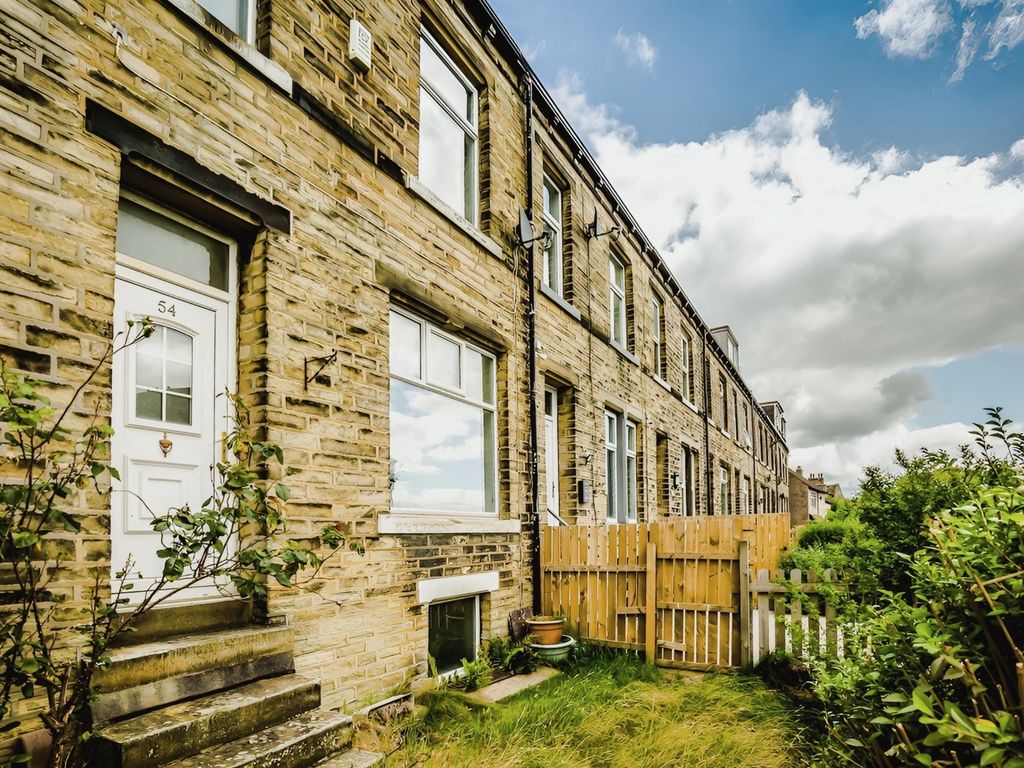 3 bed terraced house for sale in Haugh Shaw Road, Halifax HX1, £130,000