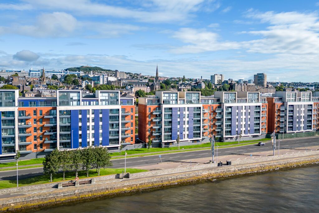2 bed flat for sale in Riverside Drive, Dundee DD1, £249,000