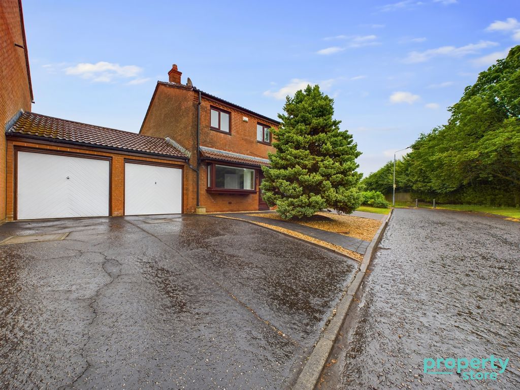 3 bed detached house for sale in Pinewood Walk, Strathaven, South Lanarkshire ML10, £199,000