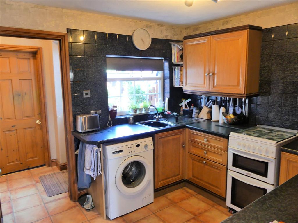 2 bed end terrace house for sale in Pratchetts Row, Nantwich, Cheshire CW5, £169,950