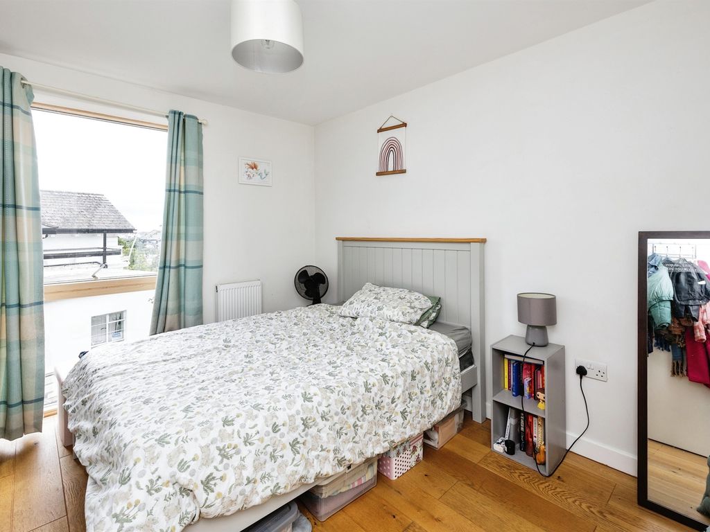 1 bed flat for sale in Elwick Road, Ashford TN23, £120,000