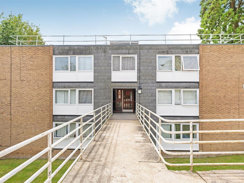 2 bed property for sale in Priory Crescent, Crystal Palace SE19, £240,000