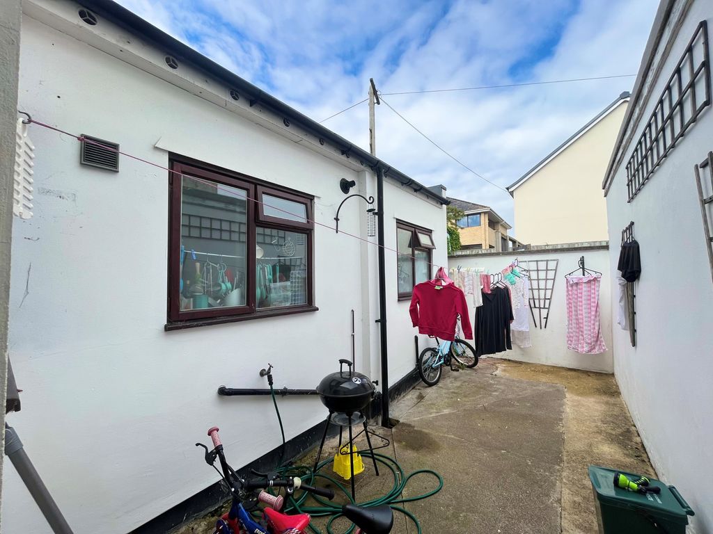 2 bed terraced house for sale in Chapel Street, Cheltenham GL50, £225,000