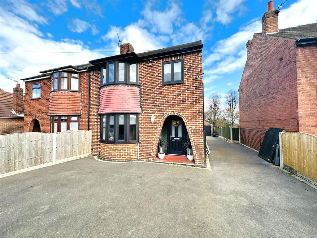 3 bed semi-detached house for sale in Poplar Avenue, Castleford WF10, £240,000