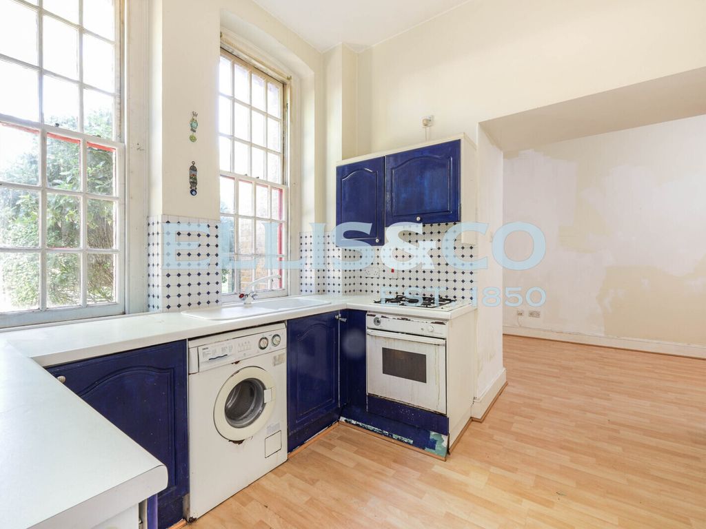 1 bed flat for sale in Chevy Road, Southall UB2, £260,000