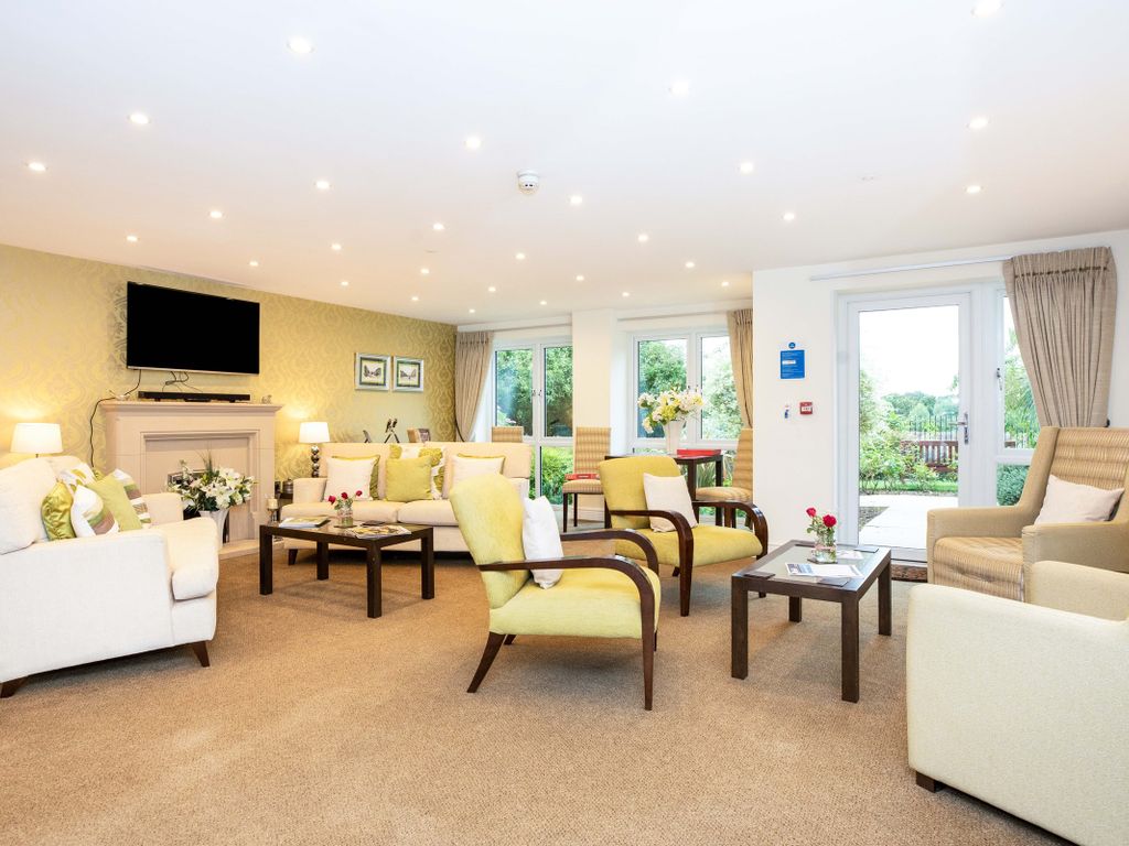 1 bed flat for sale in Salmon Court, Stratford Road, Wellesbourne, Warwickshire CV35, £170,000