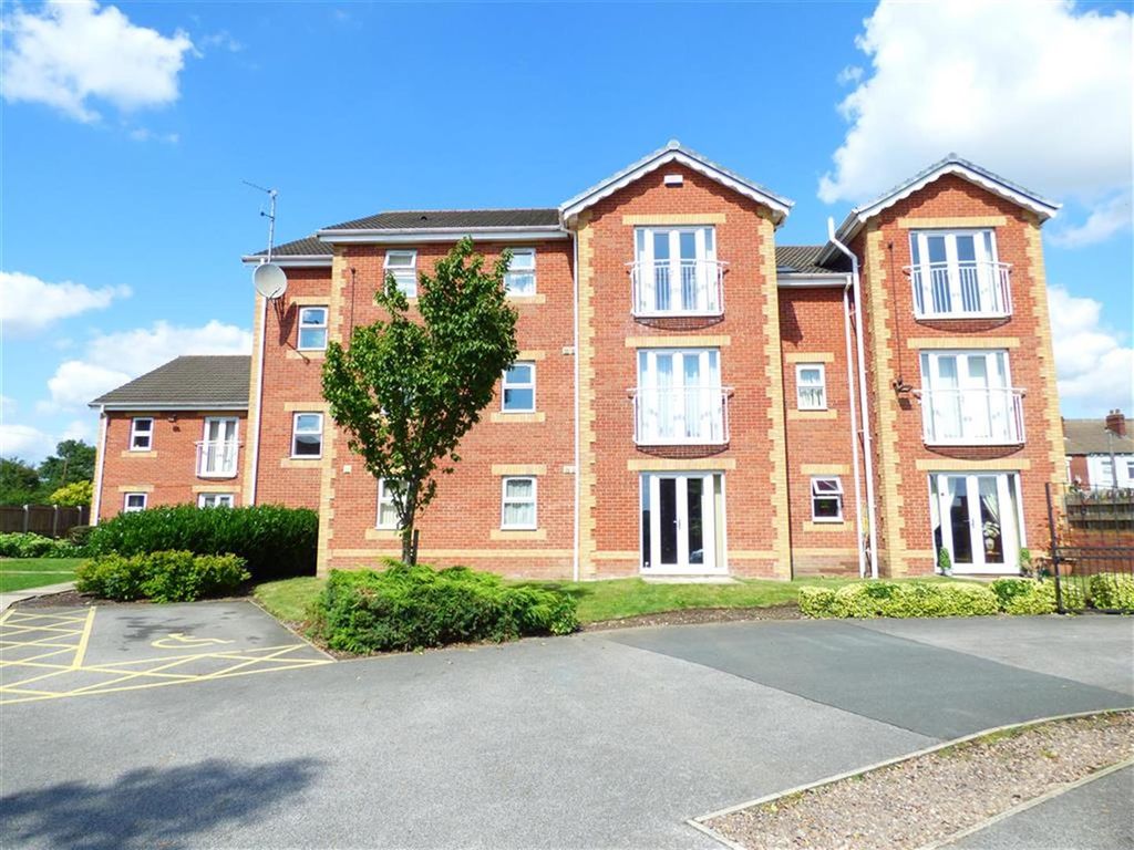 2 bed flat for sale in Sandringham Court, Streethouse, Pontefract WF7, £80,000