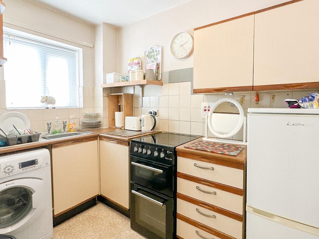 1 bed flat for sale in Badgers Walk, Brislington, Bristol BS4, £150,000