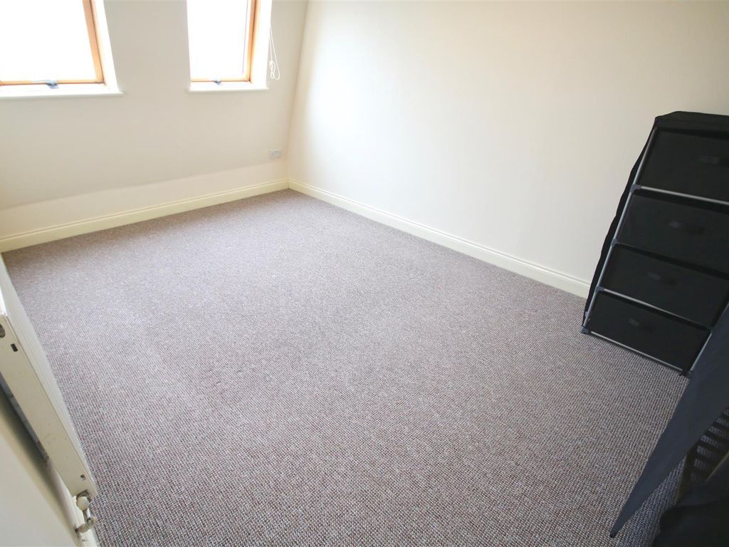 2 bed flat for sale in High Street, Cosham, Portsmouth PO6, £110,000