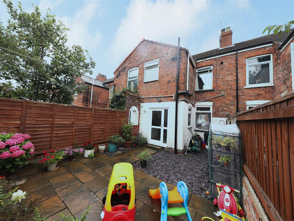2 bed terraced house for sale in Thoresby Street, Hull HU5, £140,000