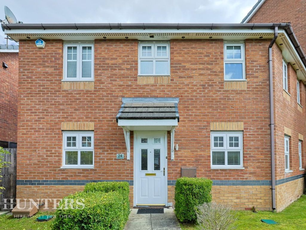 3 bed town house for sale in Ainsbrook Avenue, Blackley, Manchester M9, £210,000