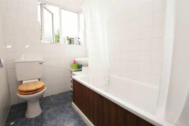 2 bed flat for sale in Alexandra Avenue, Harrow HA2, £317,500