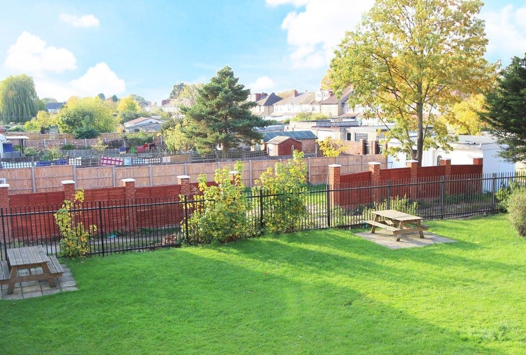 2 bed flat for sale in Alexandra Avenue, Harrow HA2, £317,500