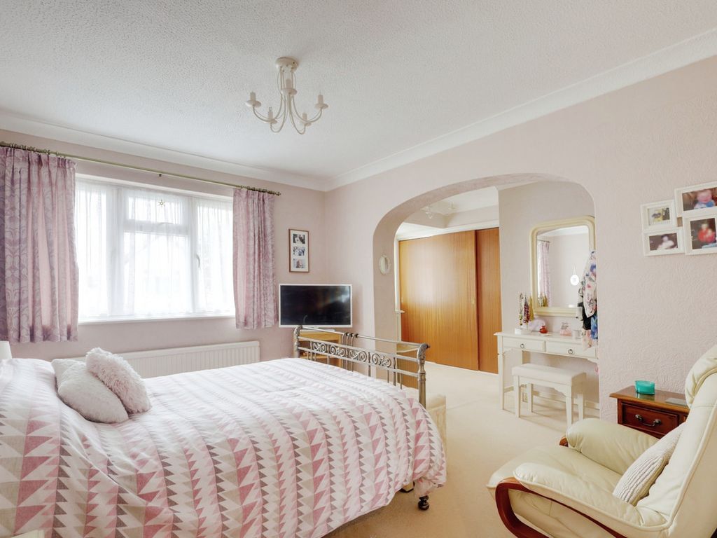 2 bed flat for sale in Trinity Road, Southend-On-Sea SS2, £210,000