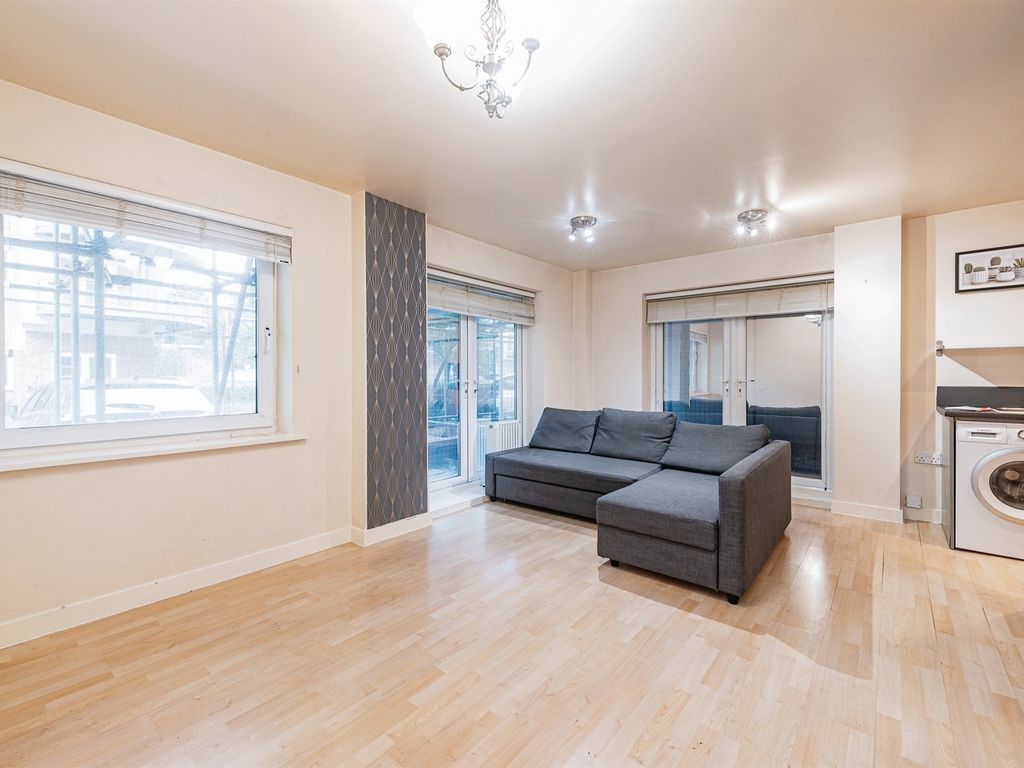 1 bed flat for sale in Winterthur Way, Basingstoke RG21, £145,000
