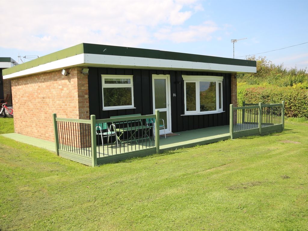 2 bed mobile/park home for sale in Fort Road, Lavernock, Penarth CF64, £70,000