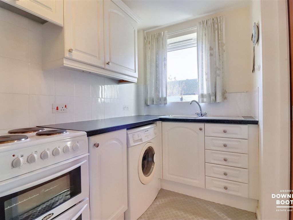 1 bed flat for sale in Mercian Court, Maxwell Close, Lichfield WS13, £52,500