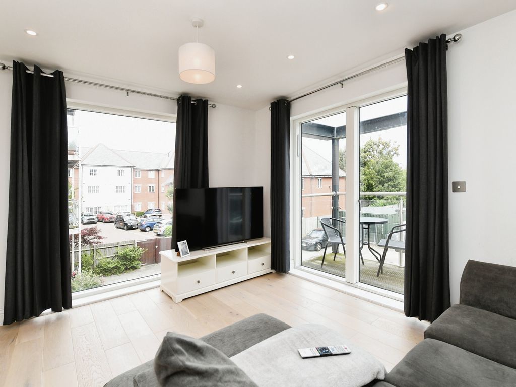 1 bed flat for sale in Ongar Road, Brentwood, Essex CM15, £250,000