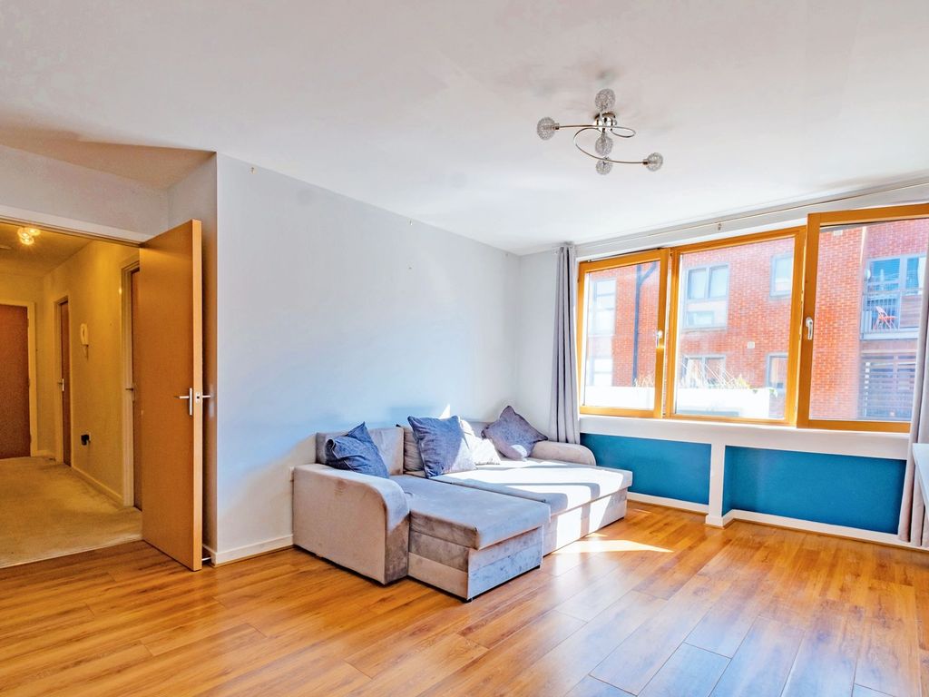 2 bed flat for sale in Barleyfields, Bristol BS2, £280,000