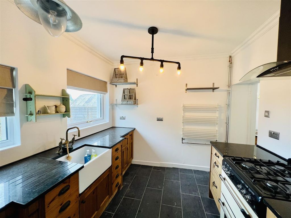 3 bed terraced house for sale in Brynawel Terrace, Llandeilo SA19, £274,500