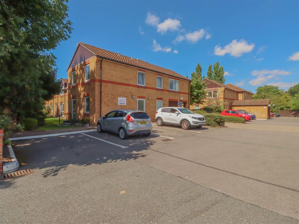 1 bed flat for sale in Church End Lane, Runwell, Wickford SS11, £125,000