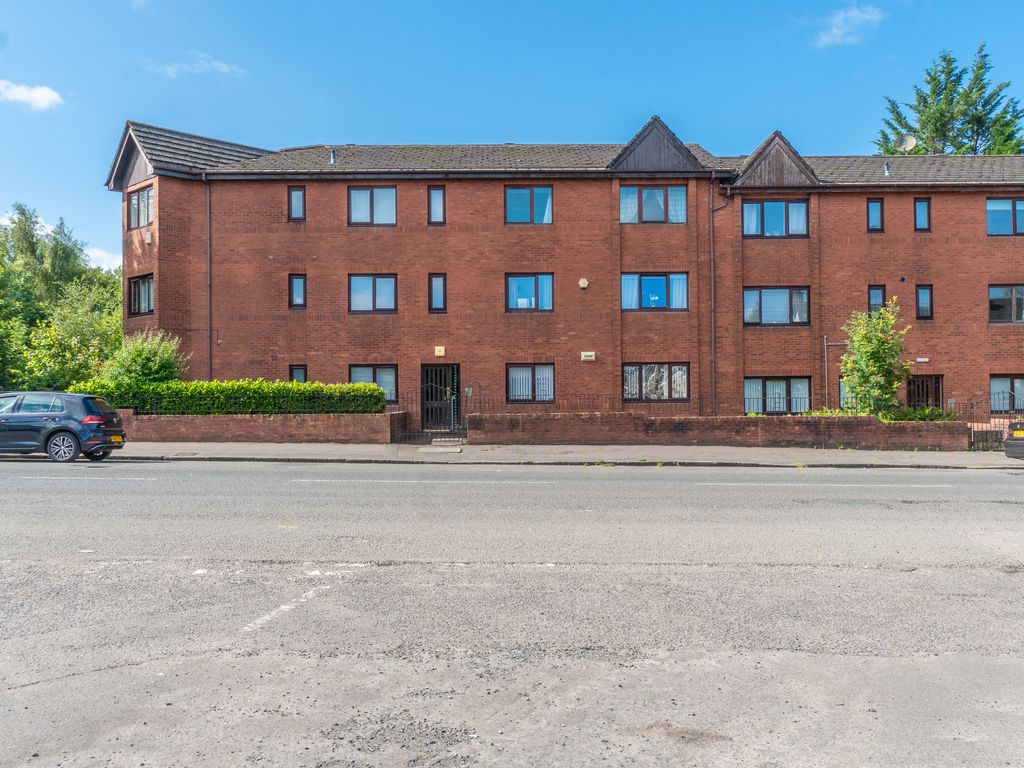 2 bed flat for sale in Dumbarton Road, Glasgow G14, £95,000