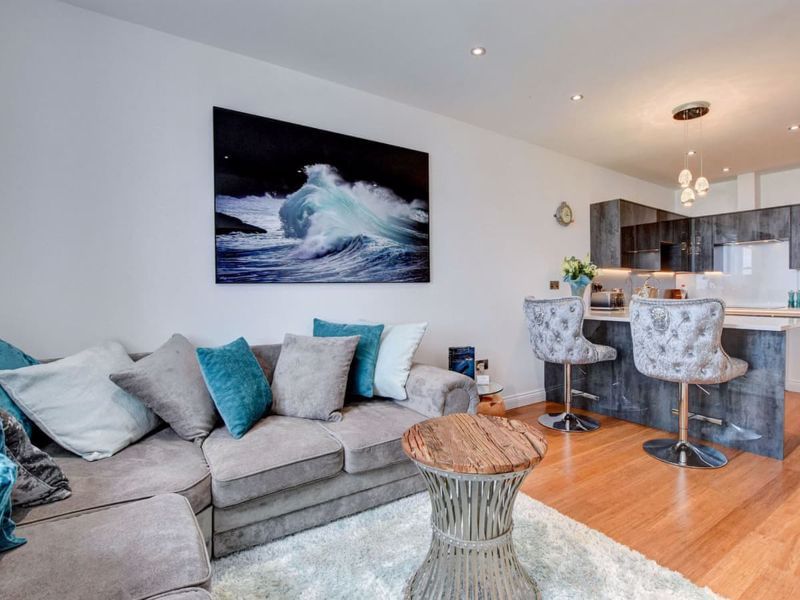 1 bed flat for sale in Royal Crescent, Whitby YO21, £250,000