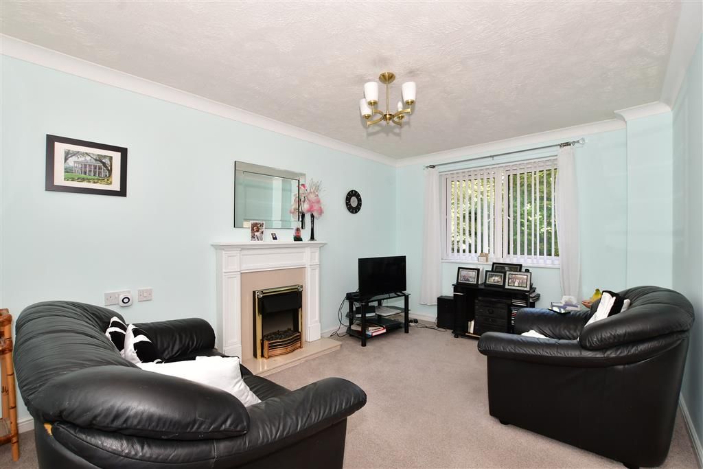 1 bed flat for sale in Foxley Lane, Purley, Surrey CR8, £150,000
