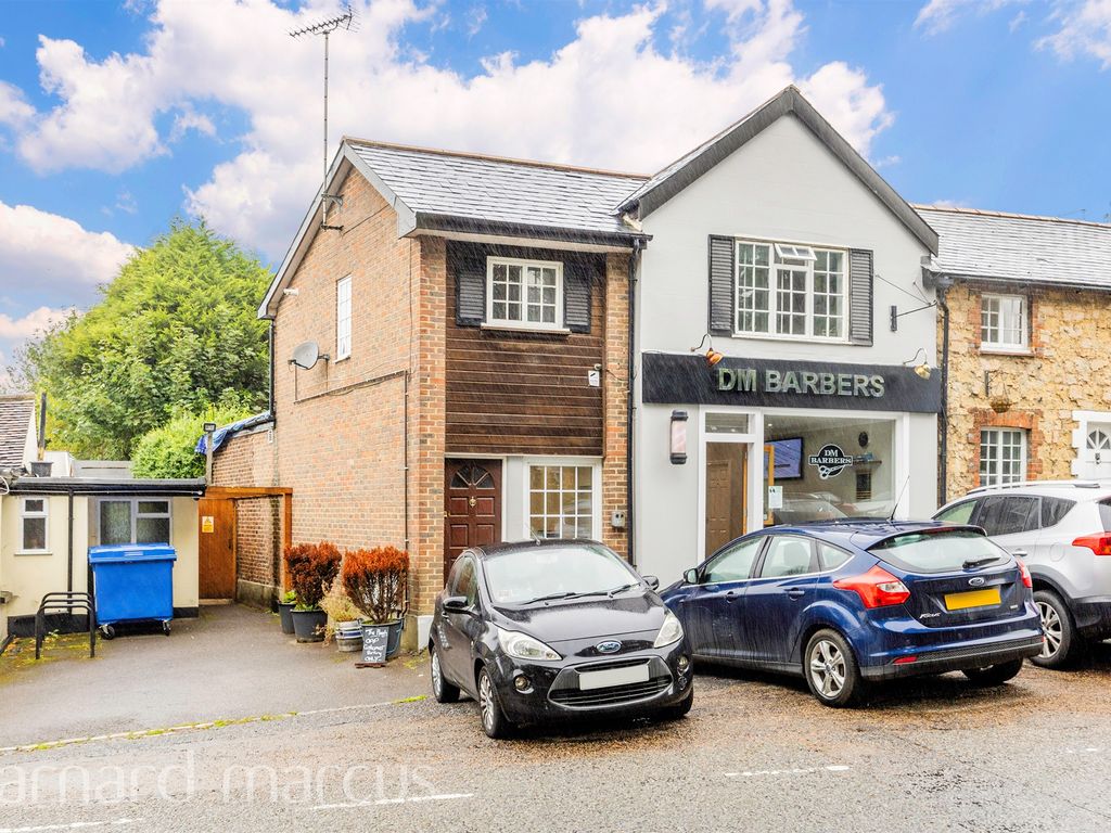 1 bed flat for sale in St. Johns, Redhill RH1, £200,000