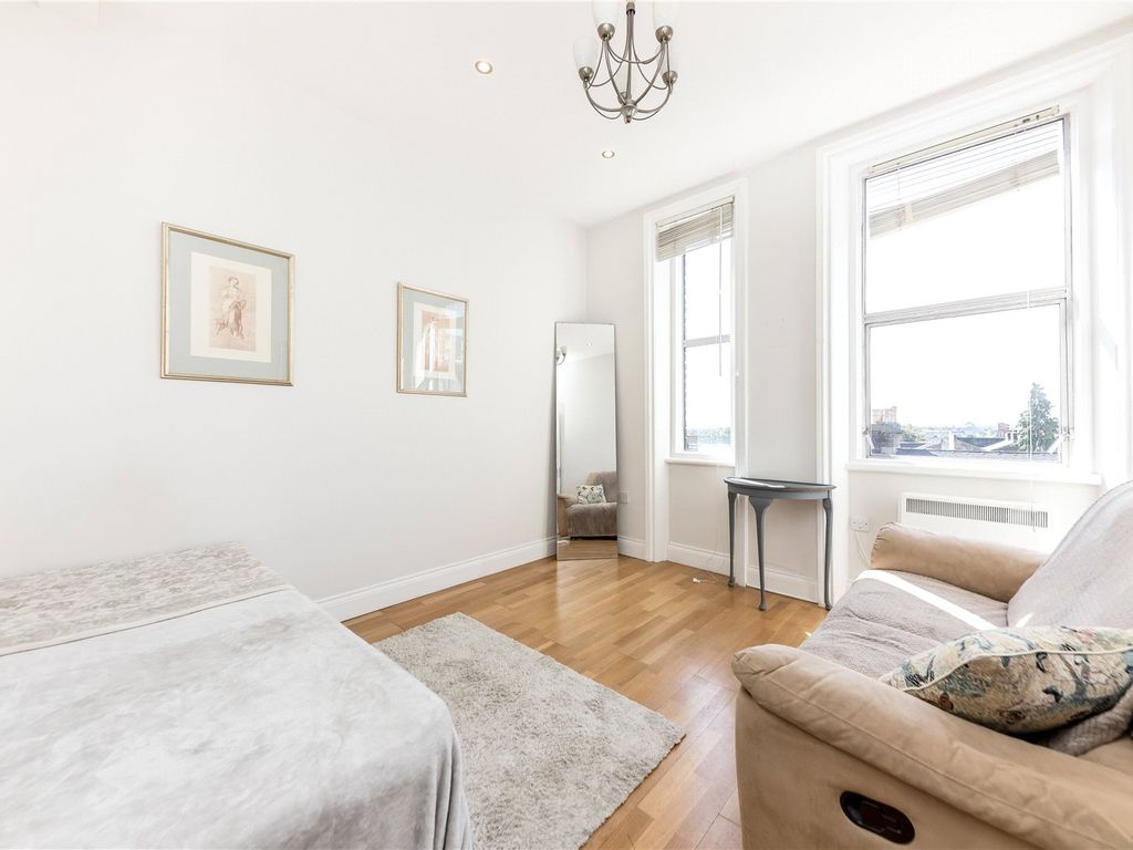 1 bed flat for sale in Churchfield Road, London W3, £300,000