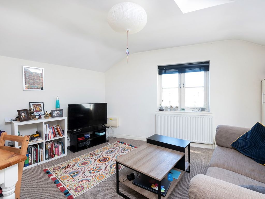 1 bed flat for sale in Lower Oldfield Park, Bath BA2, £249,950