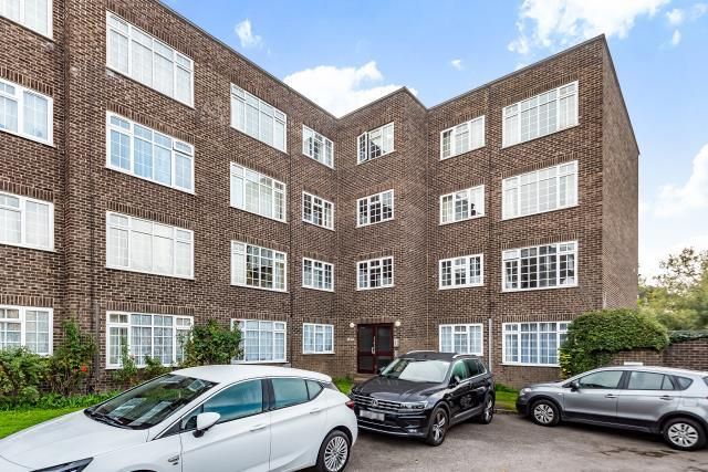 2 bed flat for sale in Slough, Berkshire SL1, £210,000