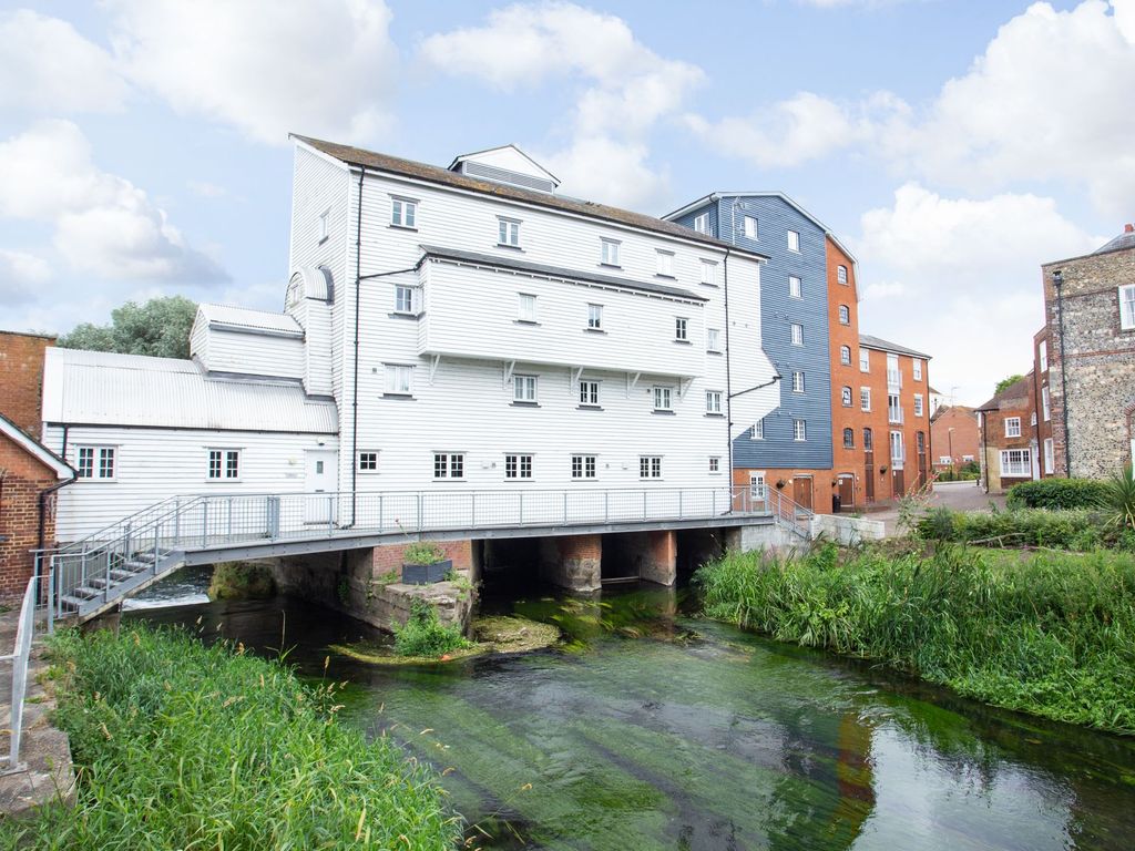 2 bed flat for sale in Barton Mill Road, Canterbury CT1, £220,000