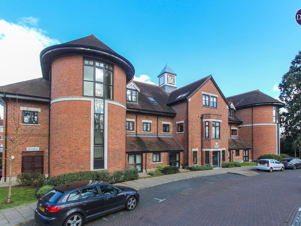 1 bed flat for sale in Lockhart Road, Watford WD17, £265,000