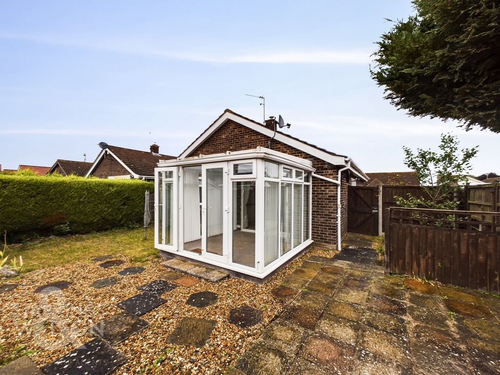 3 bed detached bungalow for sale in Hamilton Way, Ditchingham, Bungay NR35, £250,000