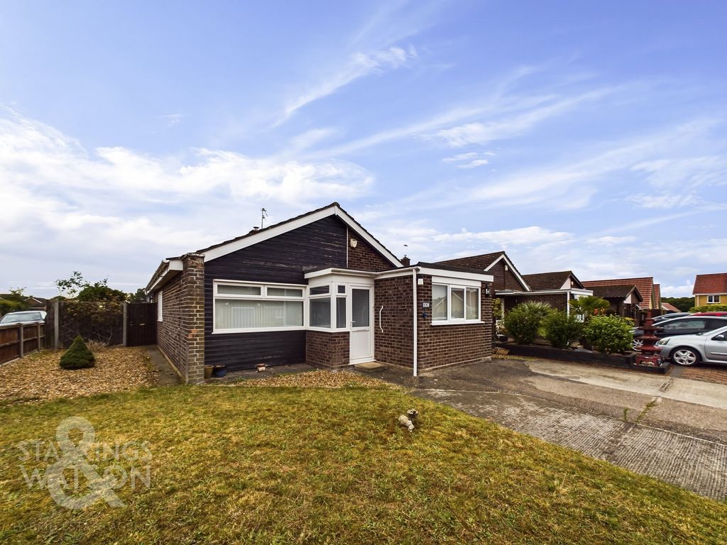3 bed detached bungalow for sale in Hamilton Way, Ditchingham, Bungay NR35, £250,000