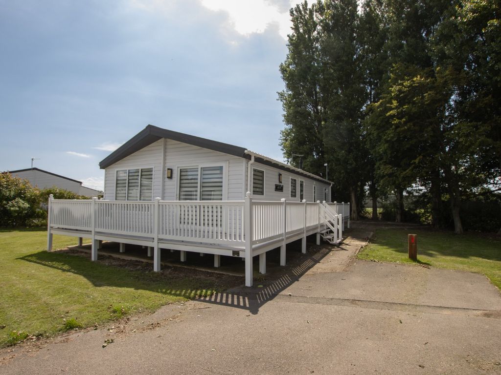 2 bed mobile/park home for sale in Manor Road, Hunstanton PE36, £75,000
