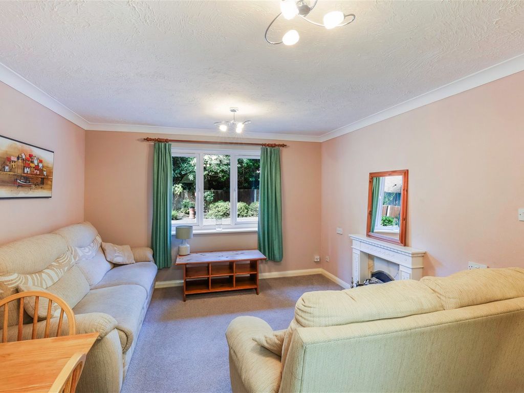 1 bed flat for sale in Reigate Hill, Reigate RH2, £150,000
