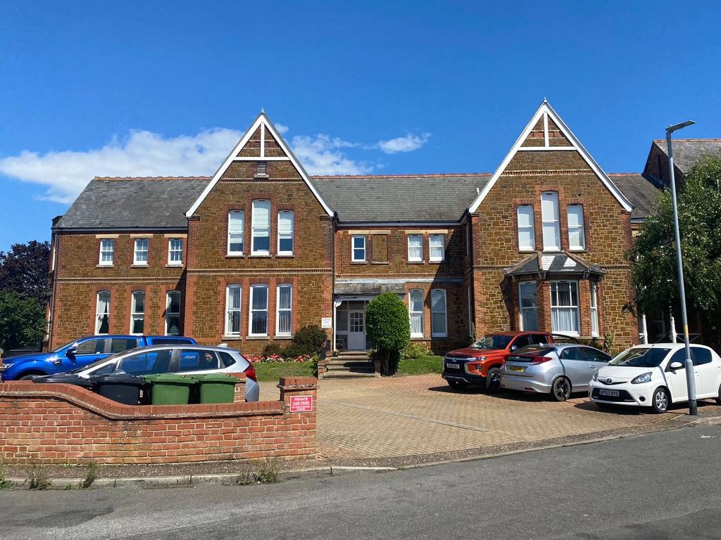 2 bed flat for sale in Valentine Court, Hunstanton, Norfolk PE36, £195,000