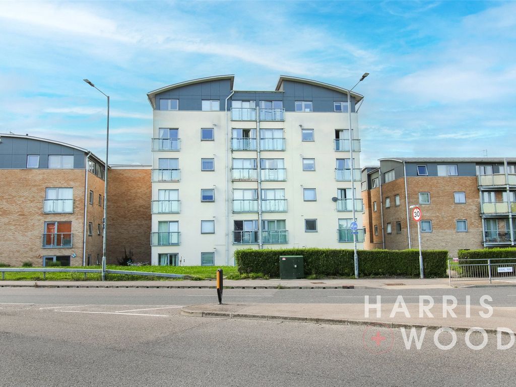 2 bed flat for sale in De Grey Road, Colchester, Essex CO4, £140,000