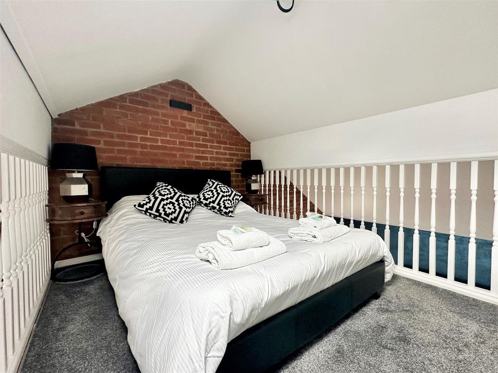 2 bed flat for sale in Trinity Lane, York YO1, £245,000