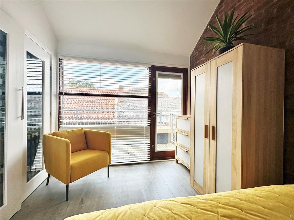2 bed flat for sale in Trinity Lane, York YO1, £245,000