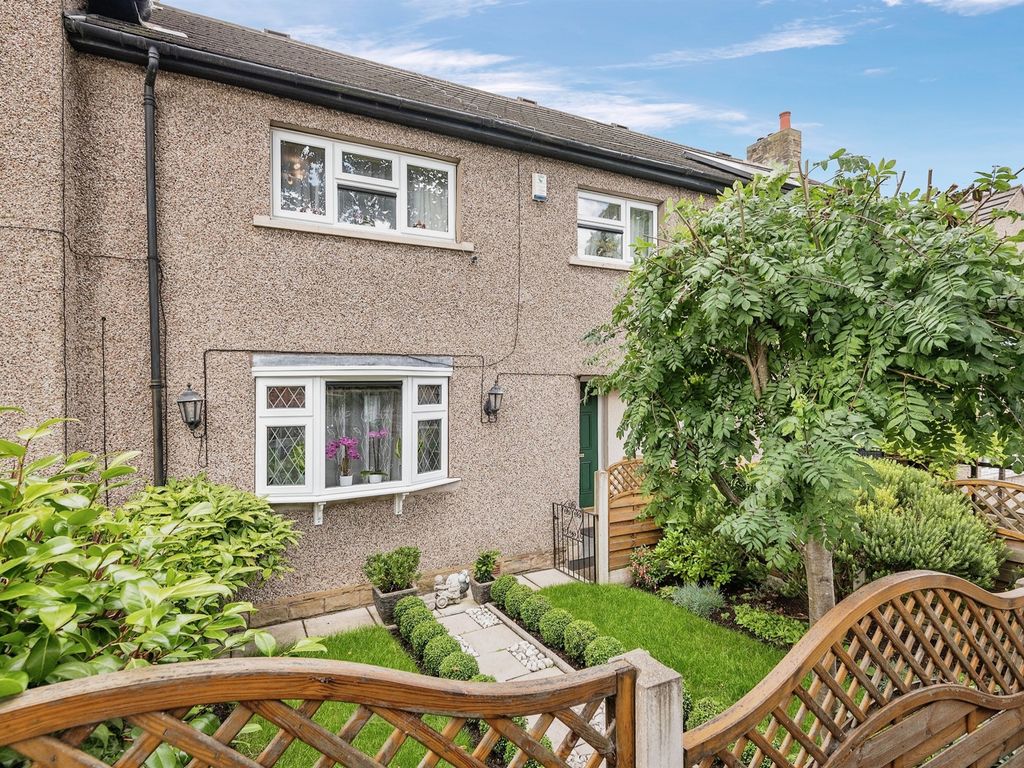 4 bed terraced house for sale in Walpole Road, Lockwood, Huddersfield HD4, £140,000